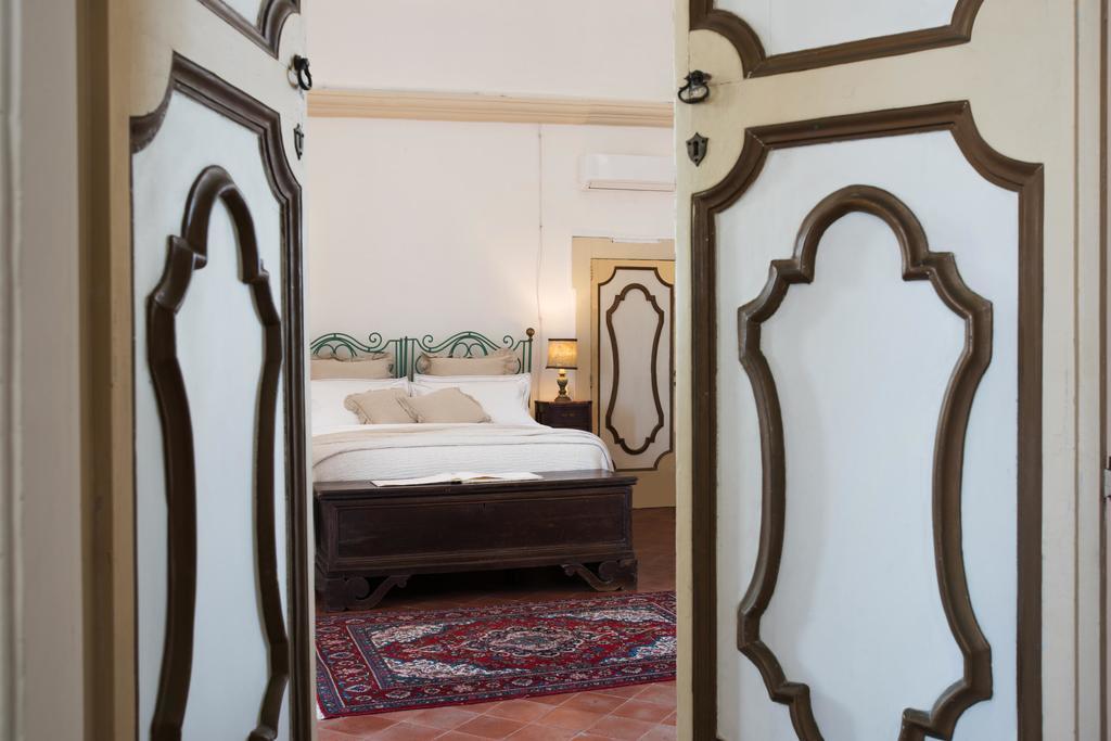 Castello Di Casamassella Bed and Breakfast Buitenkant foto