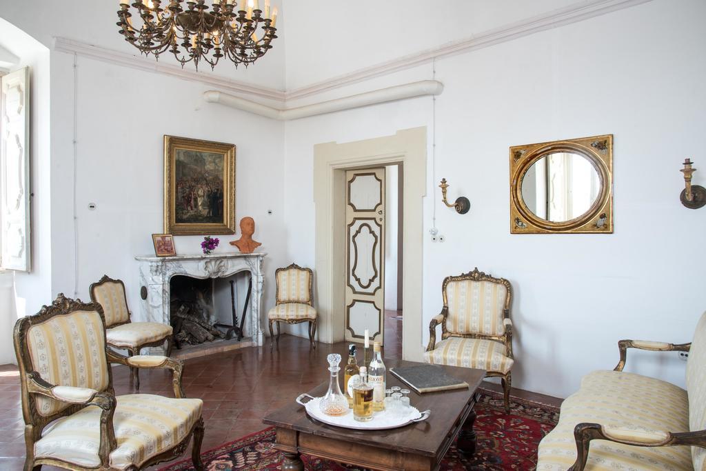 Castello Di Casamassella Bed and Breakfast Buitenkant foto