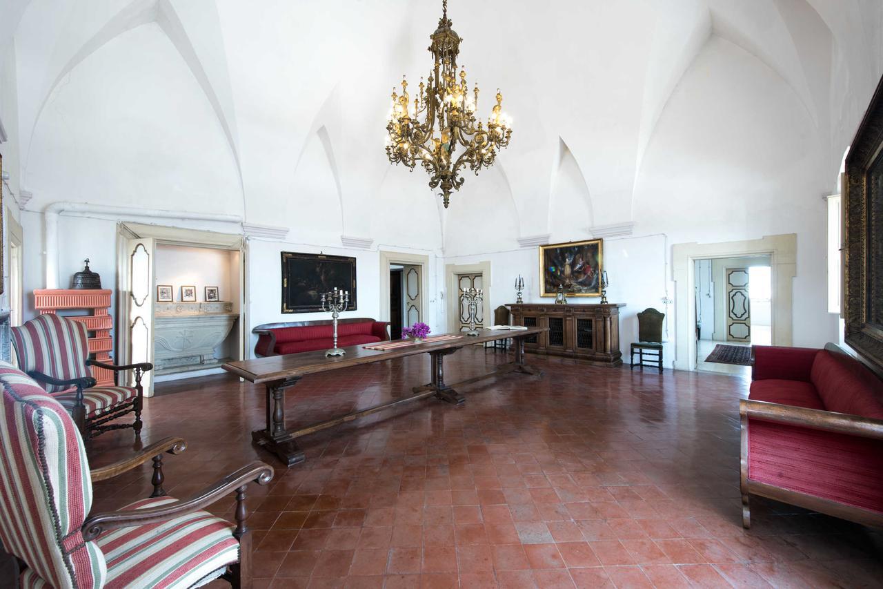 Castello Di Casamassella Bed and Breakfast Buitenkant foto