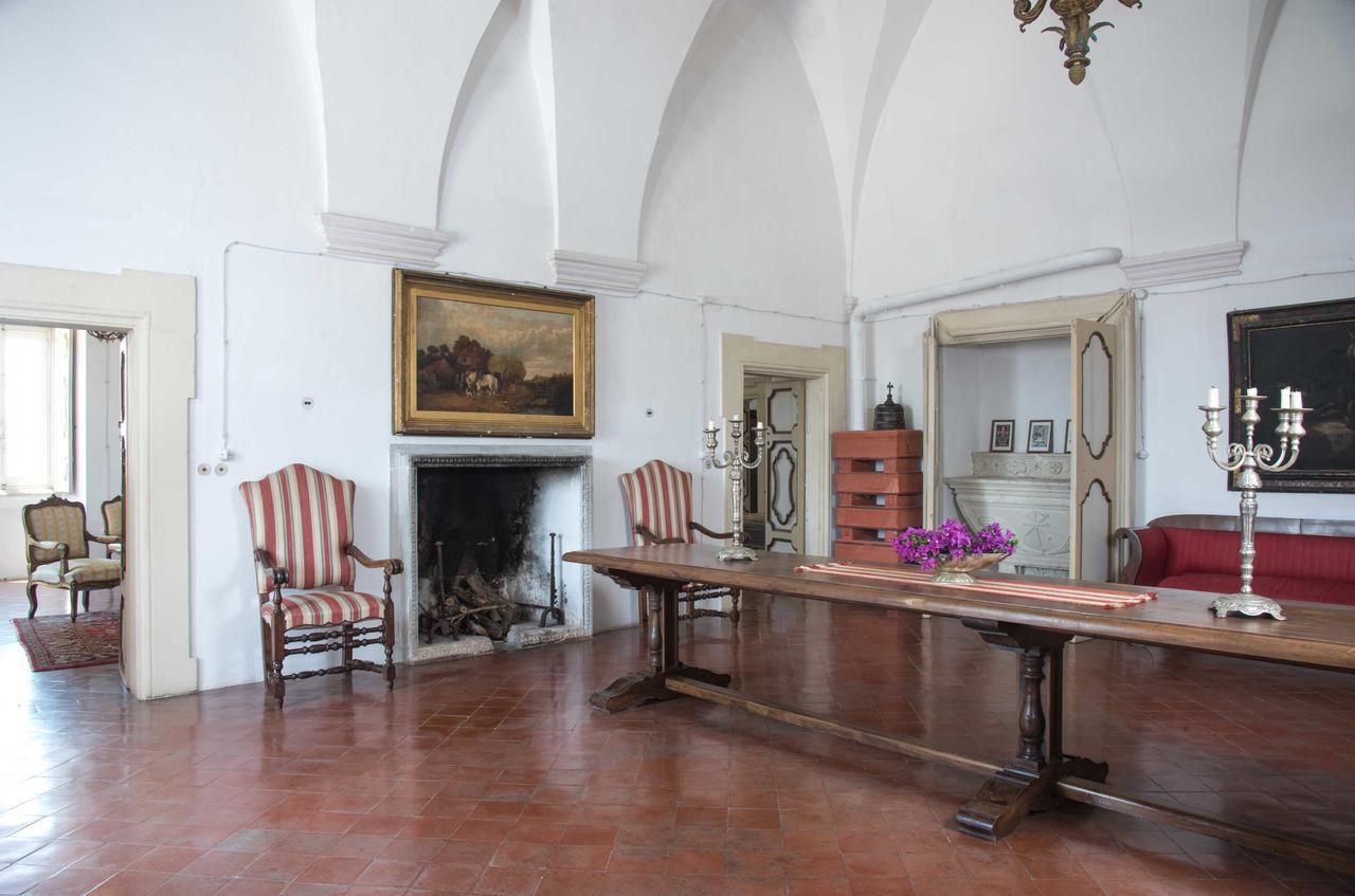 Castello Di Casamassella Bed and Breakfast Buitenkant foto